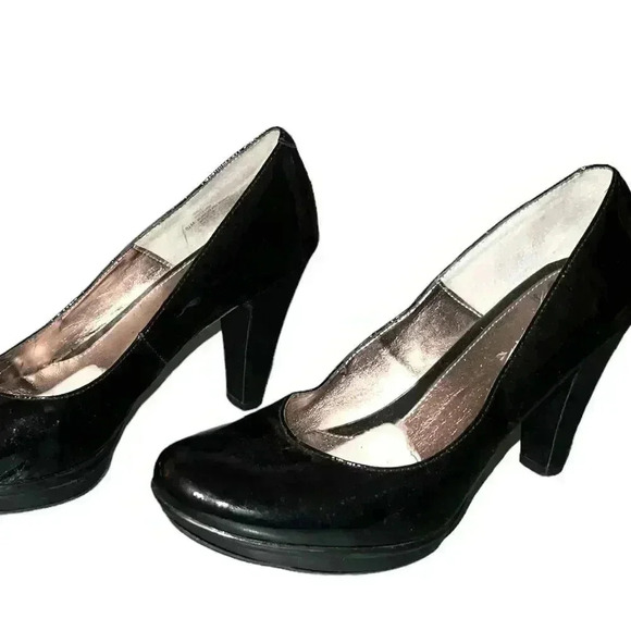 Sofft Black Patent Leather Pumps - Picture 3 of 11